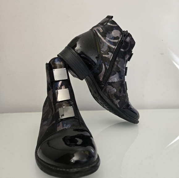 REMONTE Patent Leather Ankle Booties - Blue /Silver Camo,Mirrored Plates. 6.5-7 - Picture 2 of 14